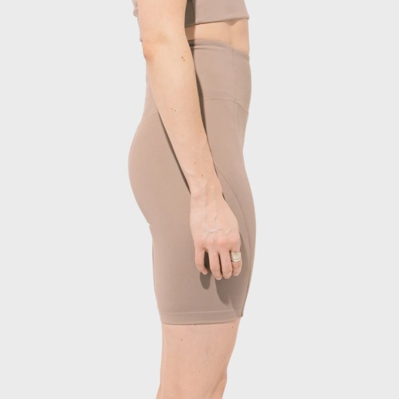 Girlfriend Collective High-Rise Bike Short Limestone - Picture 3 of 7